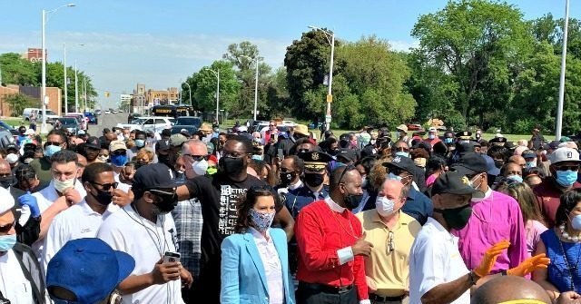 divVideo-Gretchen-Whitmer-Violates-Own-Social-Distancing-Order-During-Protest-Chants-Hands-Up-...jpg