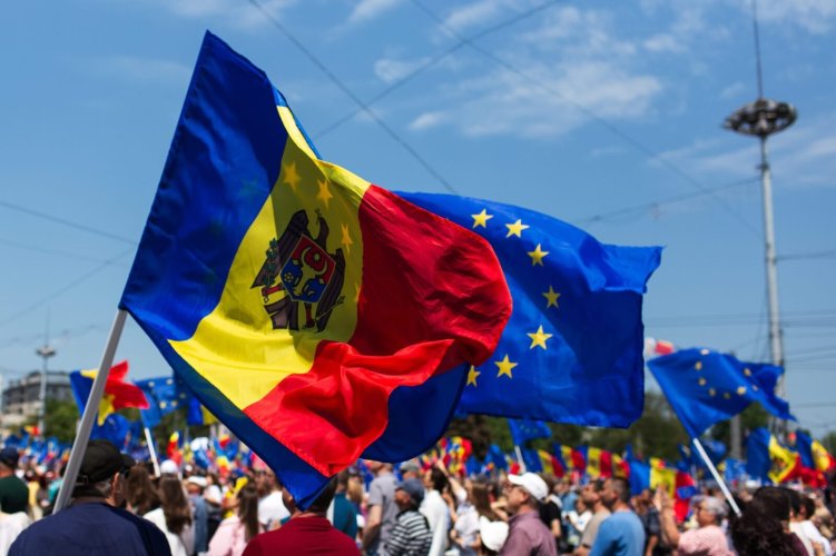 Moldova demonstation.jpg