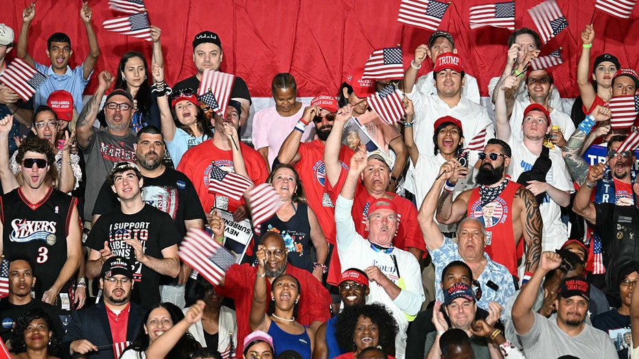 trump-philadelphia-crowd.jpg