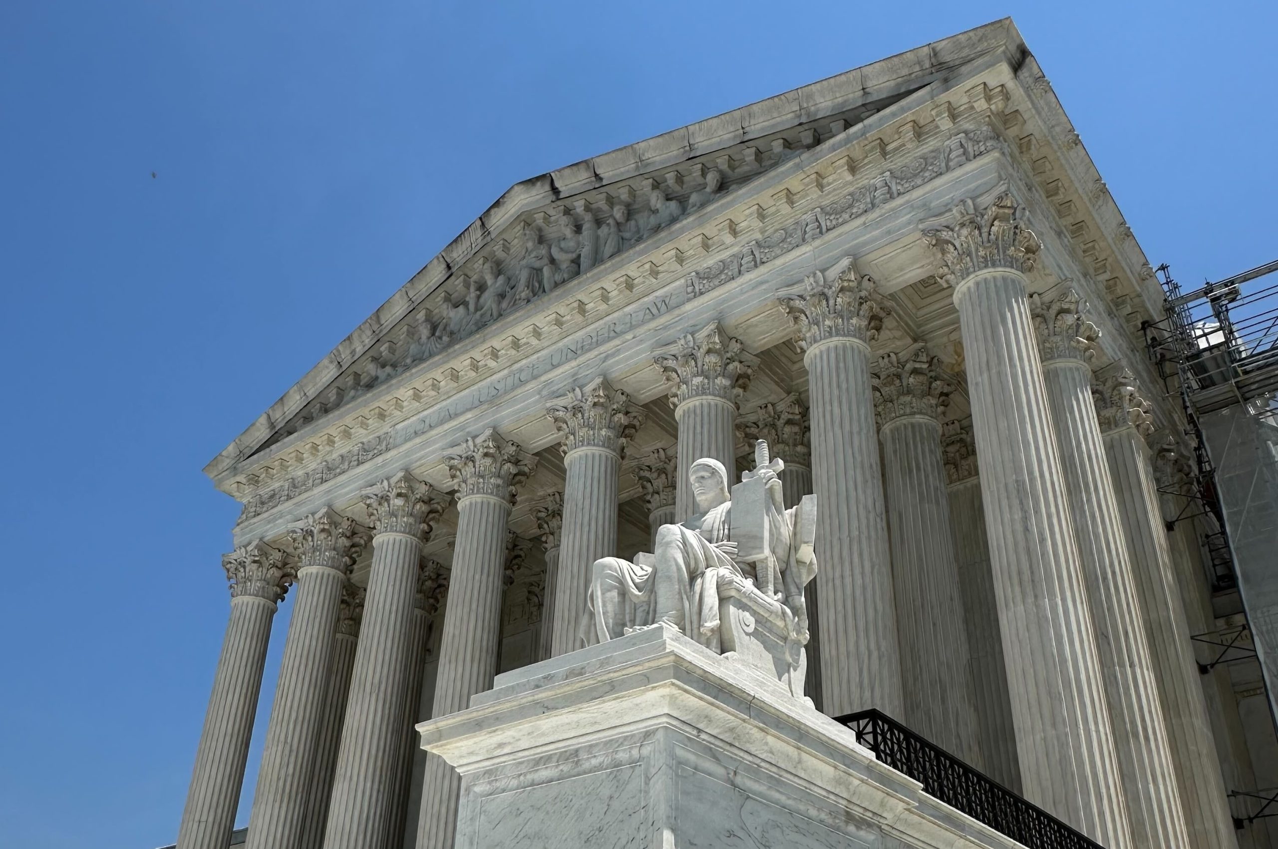 www.scotusblog.com