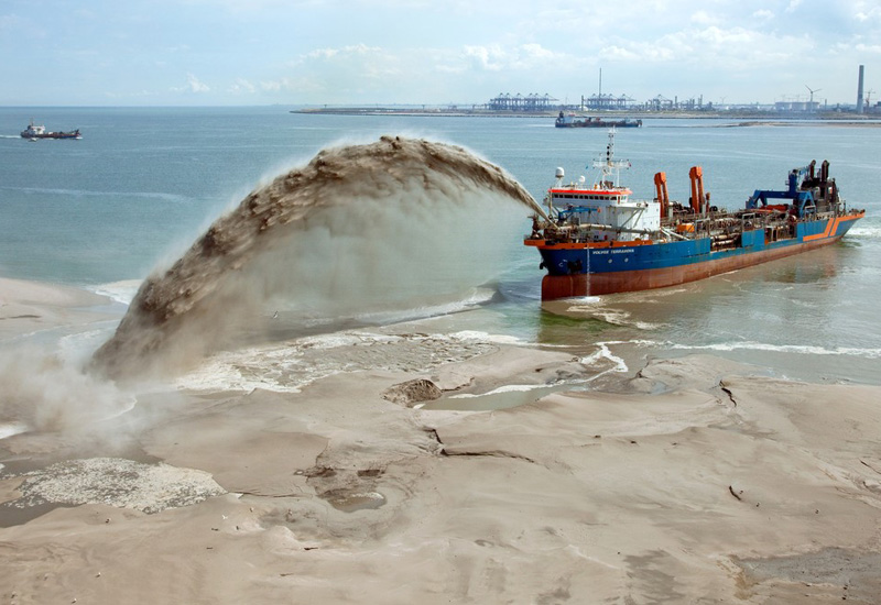 Van_Oord_dredging.jpg